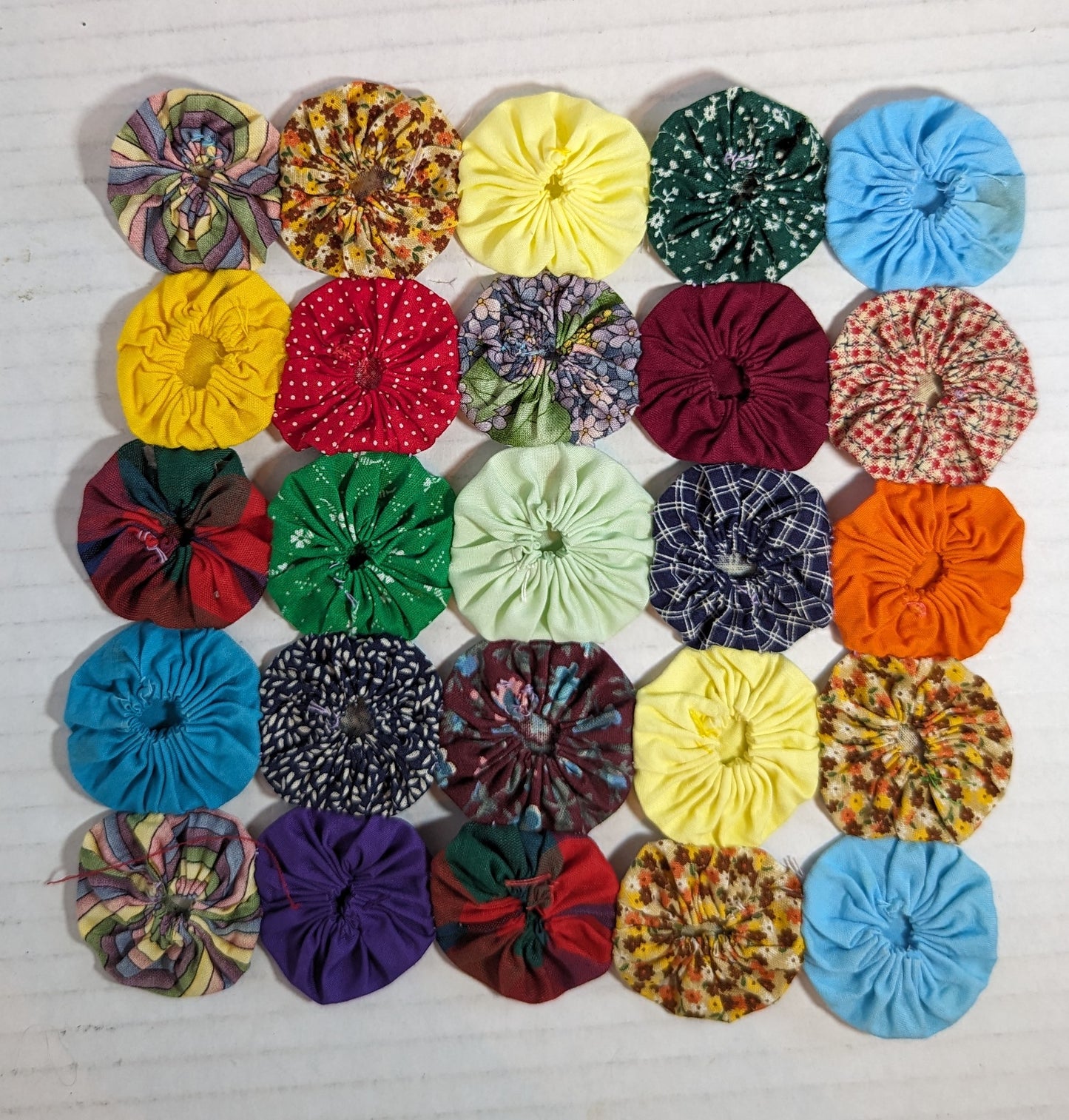 Vintage Handmade Single sided Yoyo (Suffolk Puff) Cloth Trivet