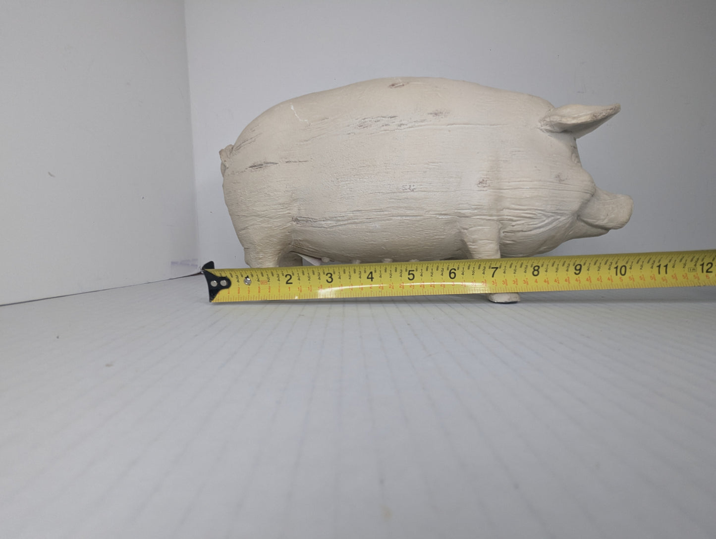 Country Cottage Resin Pig