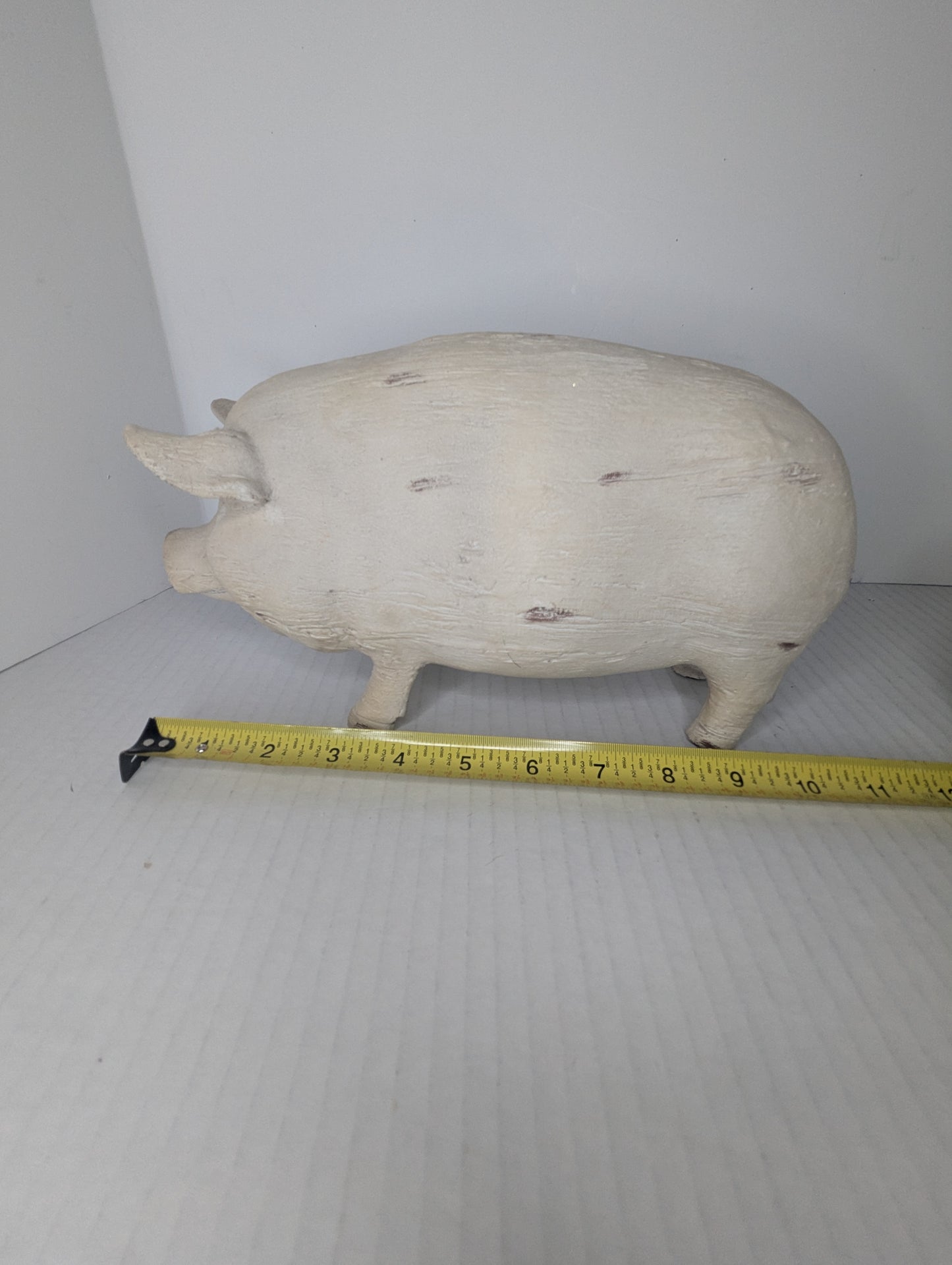 Country Cottage Resin Pig