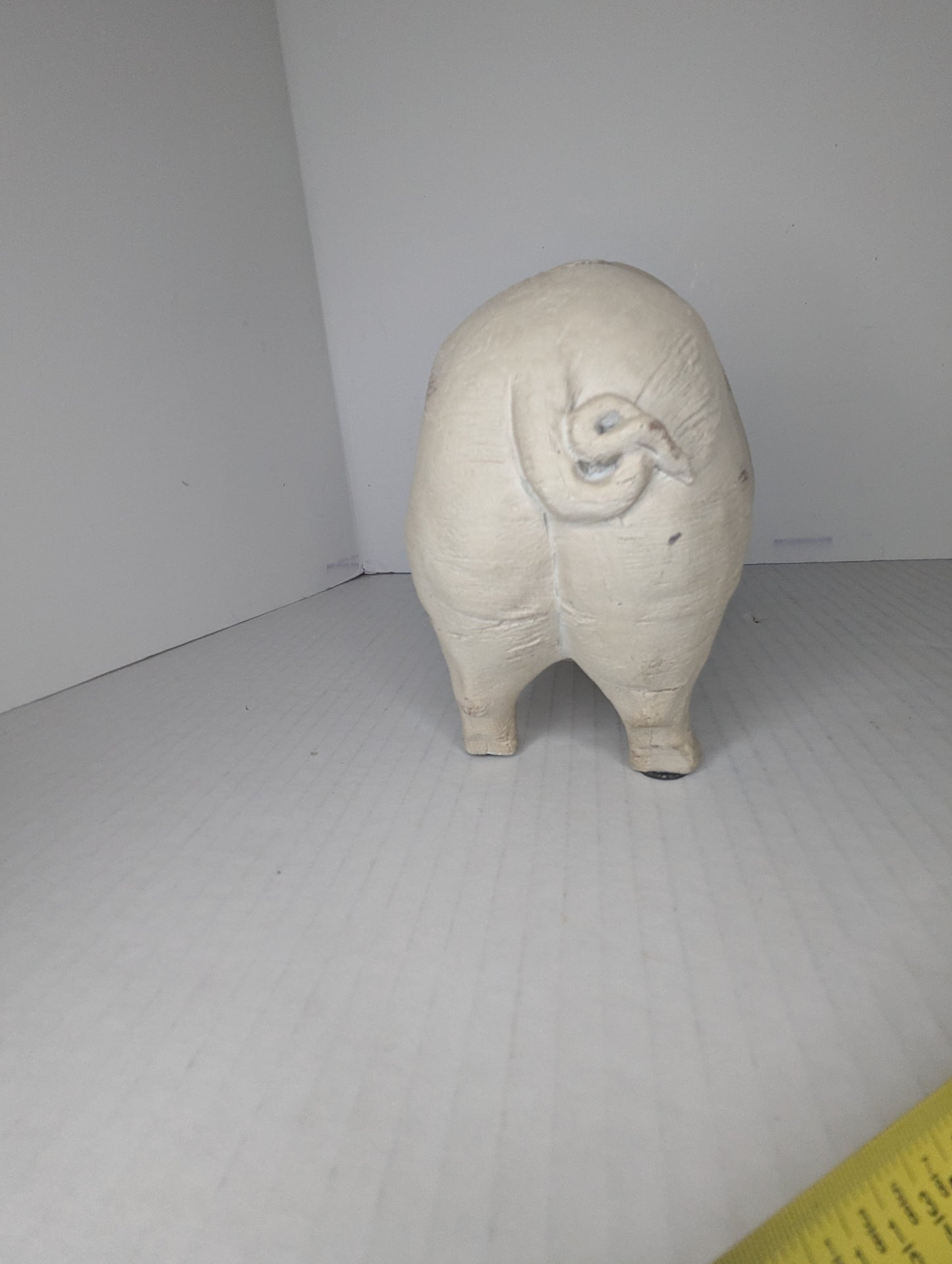 Country Cottage Resin Pig