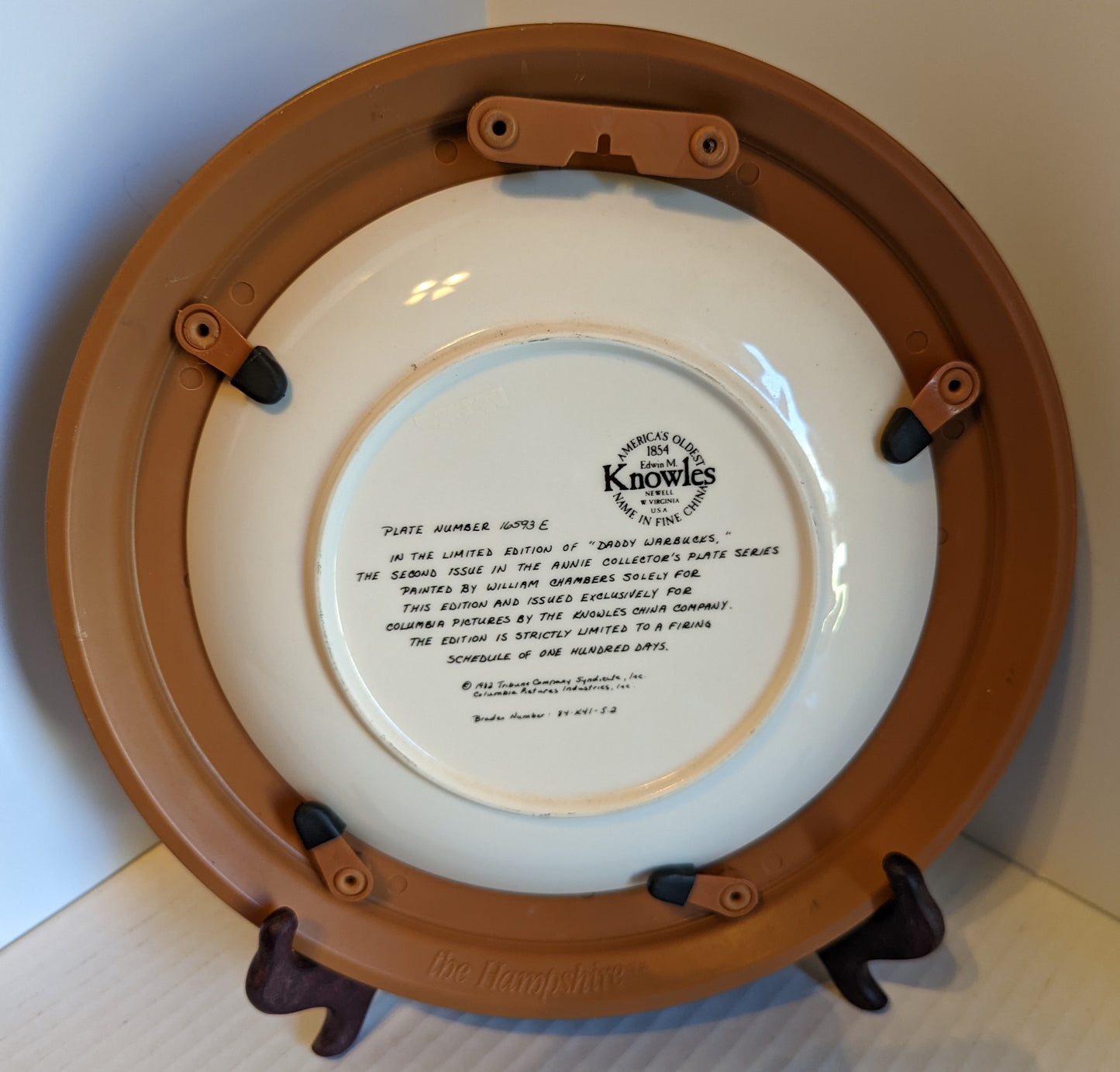 Collector's Vintage "Daddy Warbucks" Plate w/Holder by Knowles