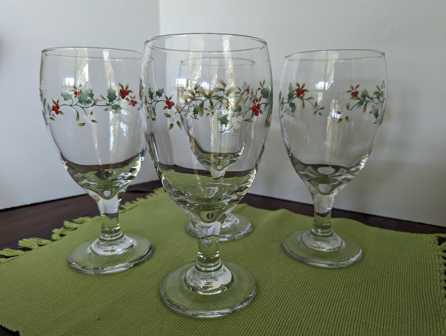 Pfaltzgraff 16 oz Tea Goblets, Winterberry (set of 4)