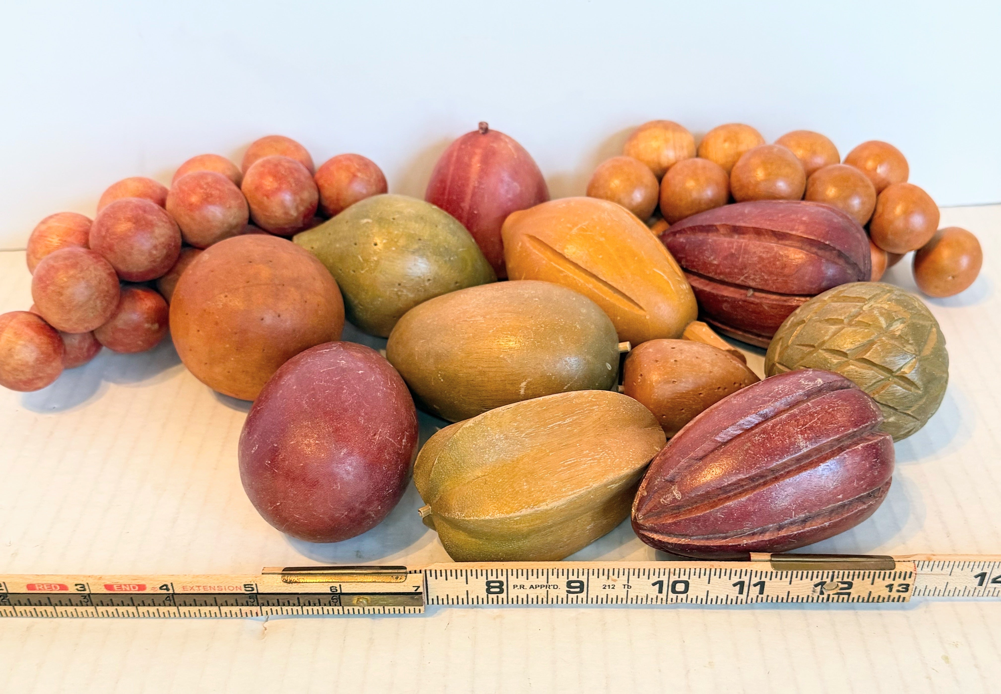 Wooden Fruit (13 pieces) – Nauna's Vintage Corner