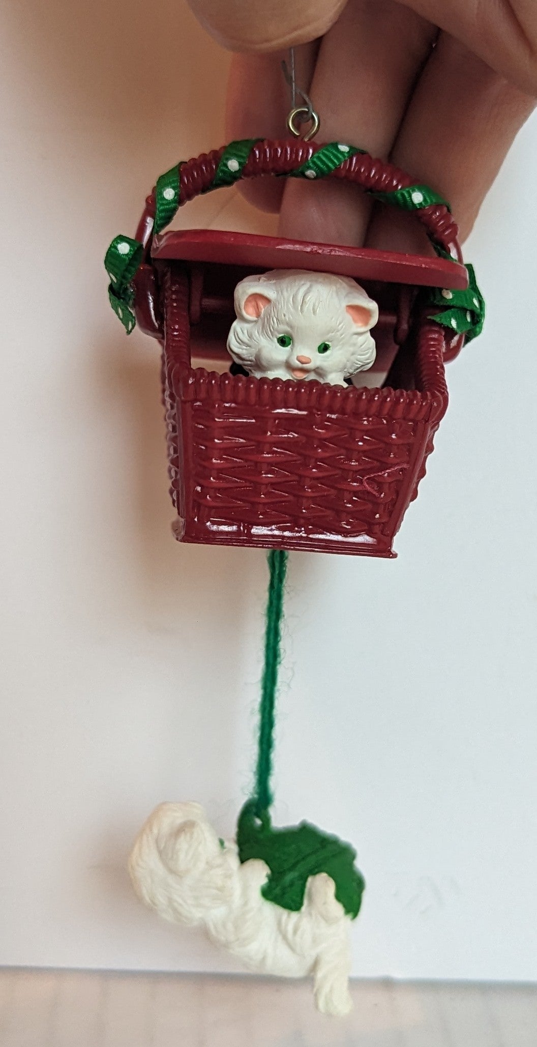 Vintage Hallmark Ornament, Peek-a-boo Kitties