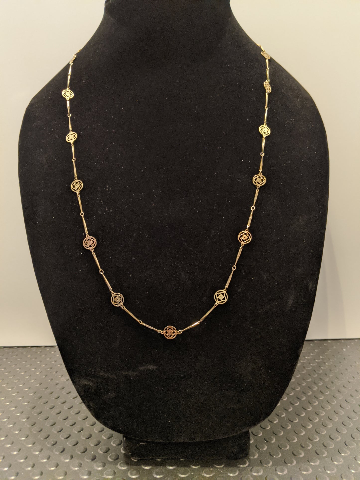 Avon Gold Tone Necklace with Gold Flowers