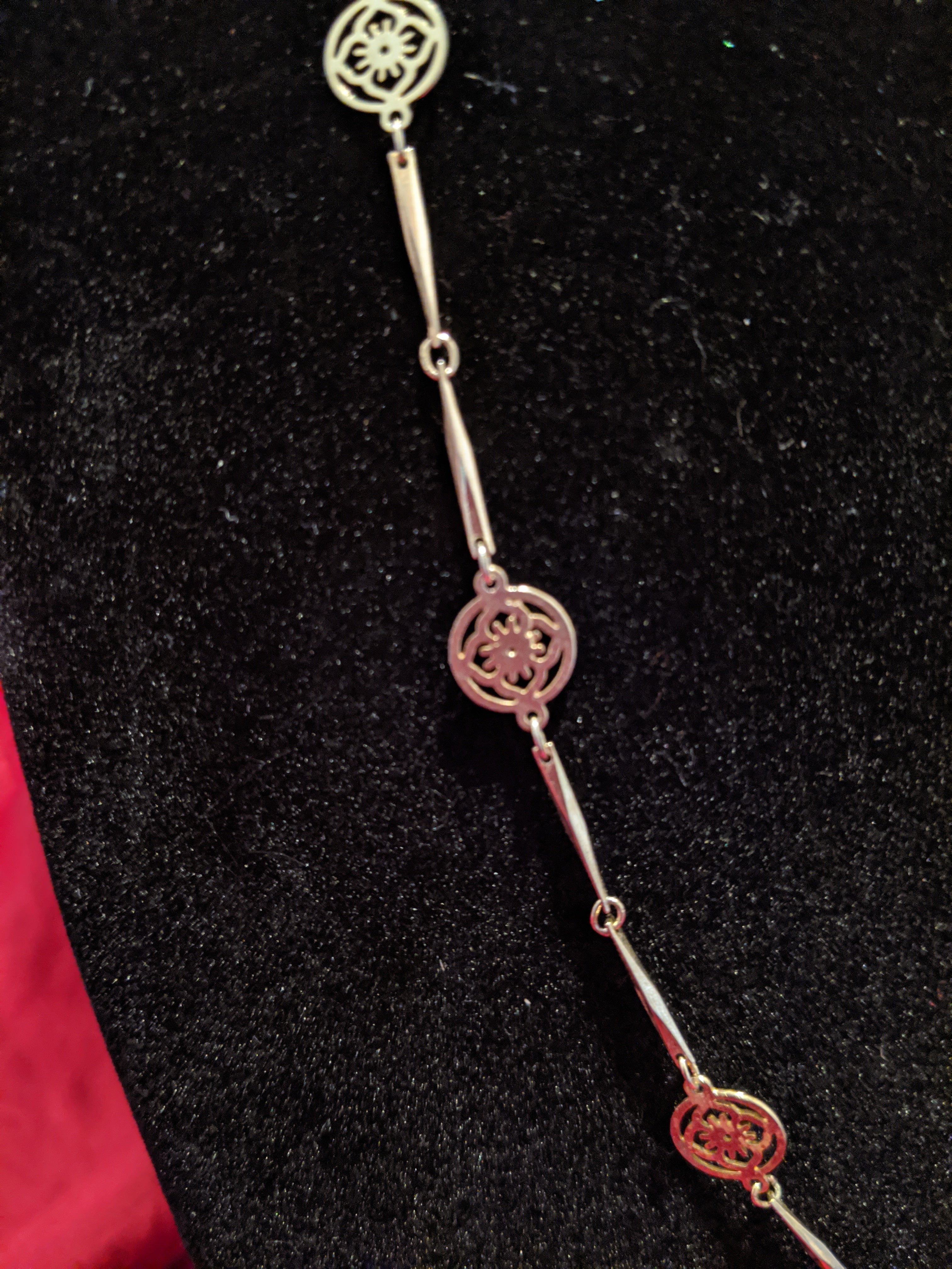 Avon Gold Tone Necklace with Gold Flowers – Nauna's Vintage