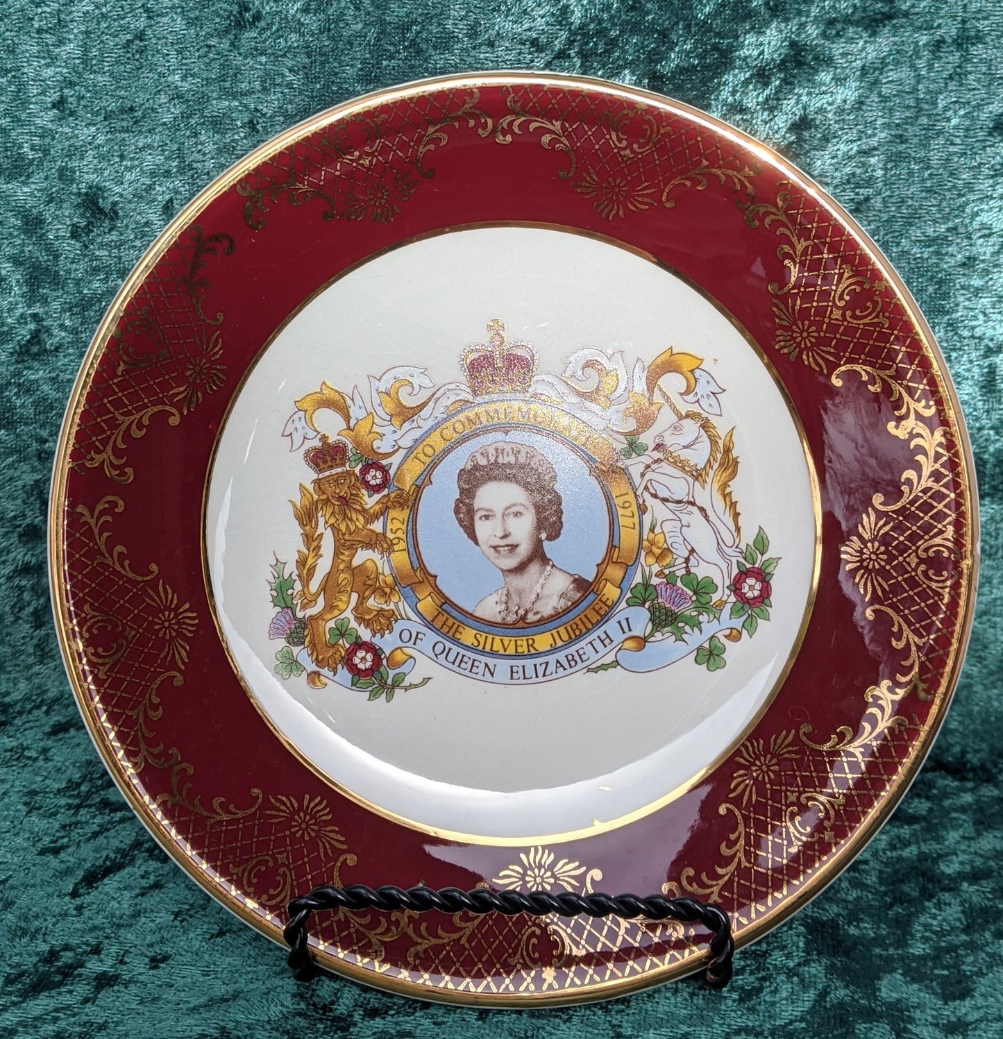 1977 Silver Jubilee Queen Elizabeth II Large Plate London Blue