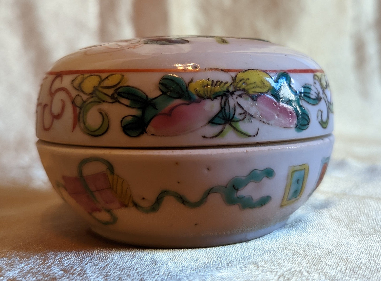 Antique 1900's Famille Rose Porcelain Paste Box Dish