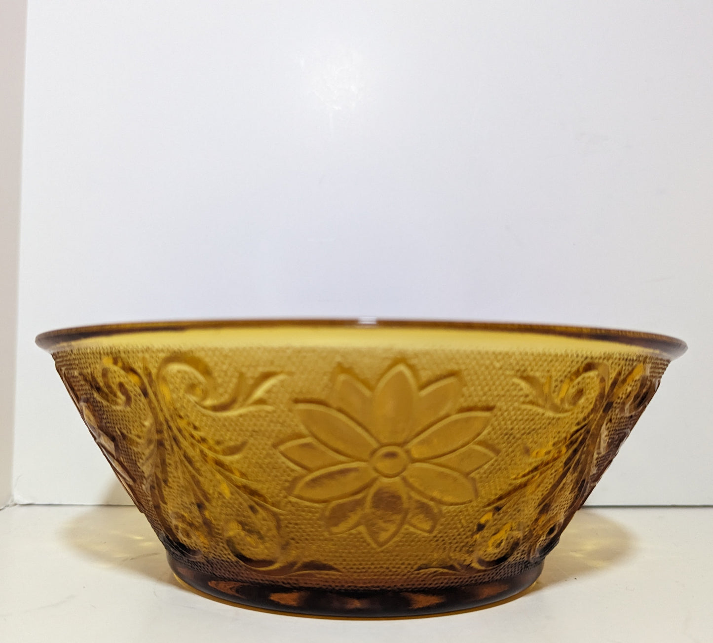 Tiara Sandwich Amber (Collection) Bowl