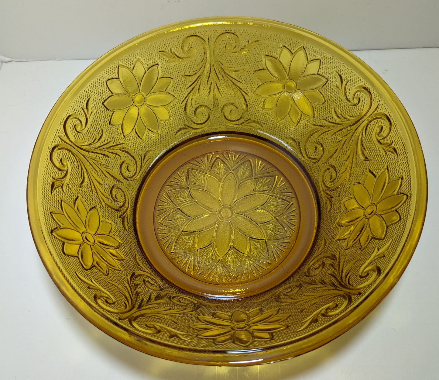 Tiara Sandwich Amber (Collection) Bowl