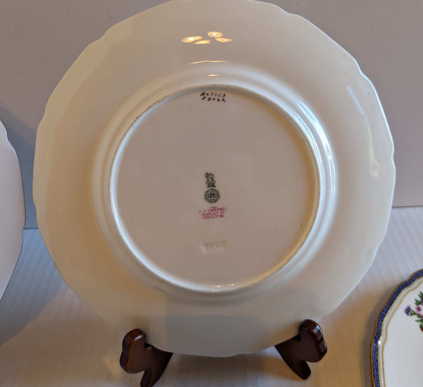 Royal Doulton Vintage Luncheon Plate (6)