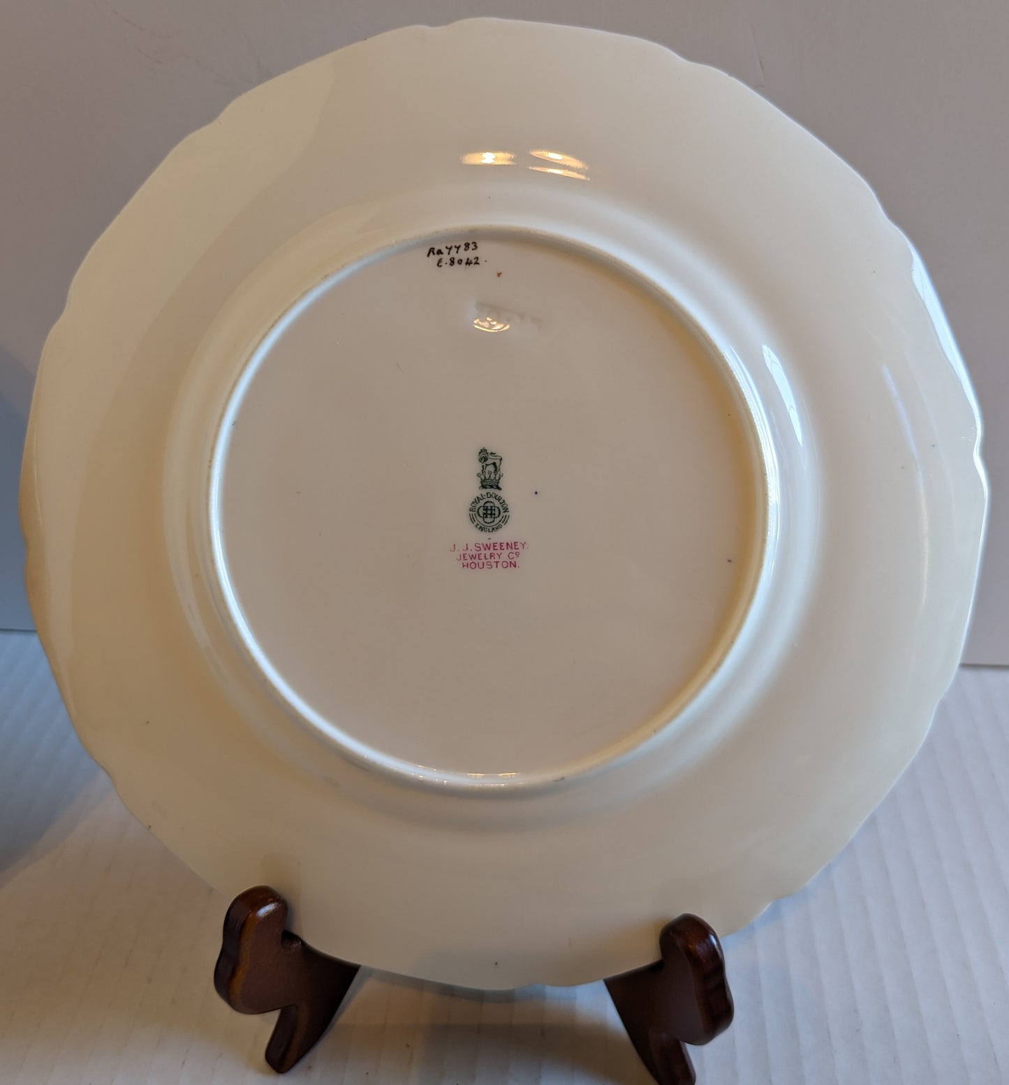 Royal Doulton Vintage Luncheon Plate (6)