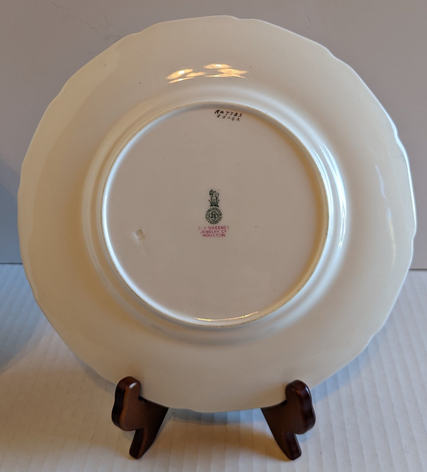 Royal Doulton Vintage Luncheon Plate (6)