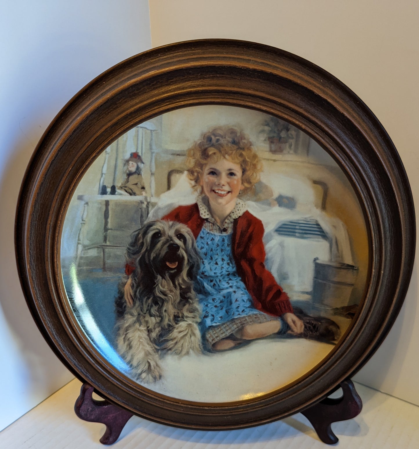 Collector's Vintage "Annie and Sandy" Plate w/Holder by Knowles