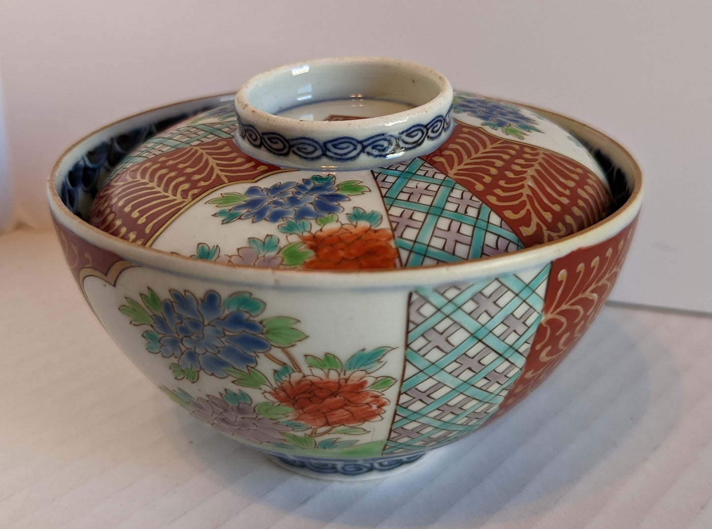 Antique Japanese Imari Ware Bowl/Lid