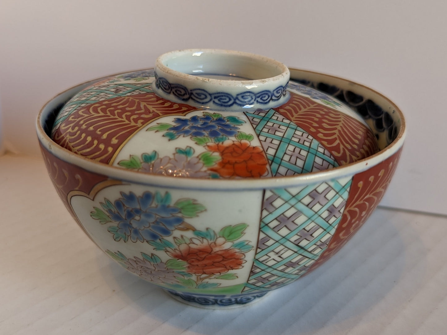 Antique Japanese Imari Ware Bowl/Lid