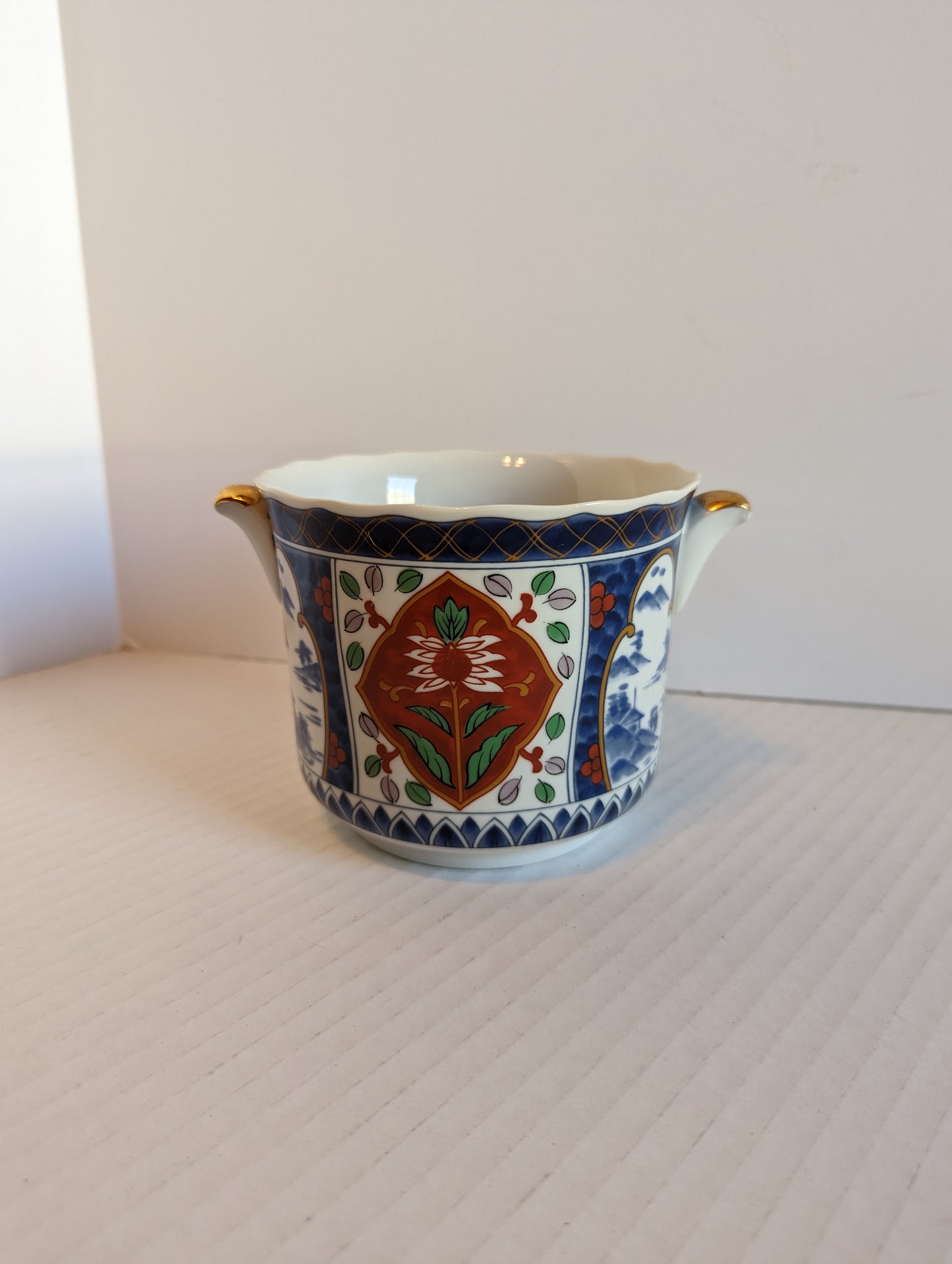 Petite Japanese Vintage Imari Cache Pot