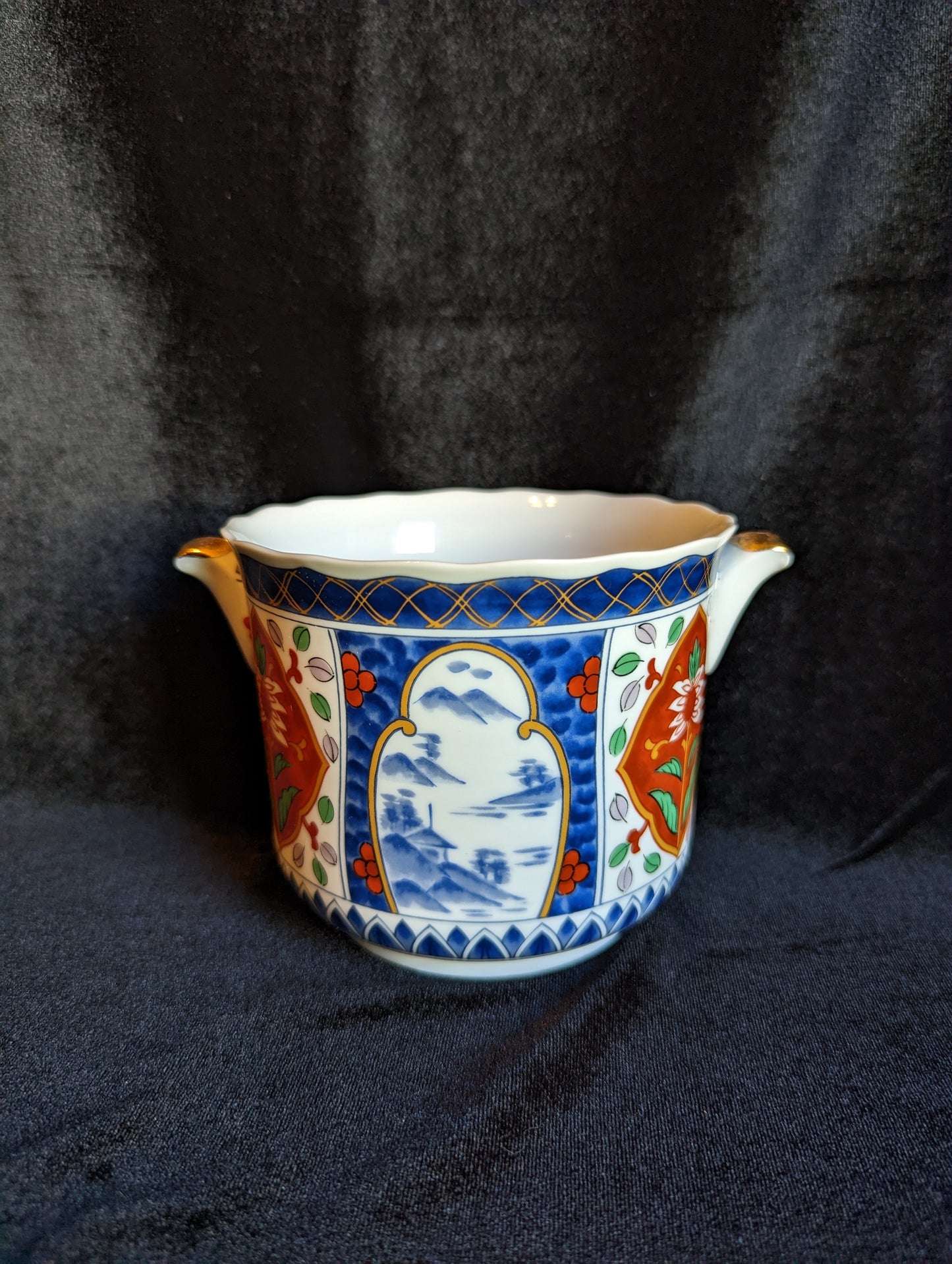 Petite Japanese Vintage Imari Cache Pot